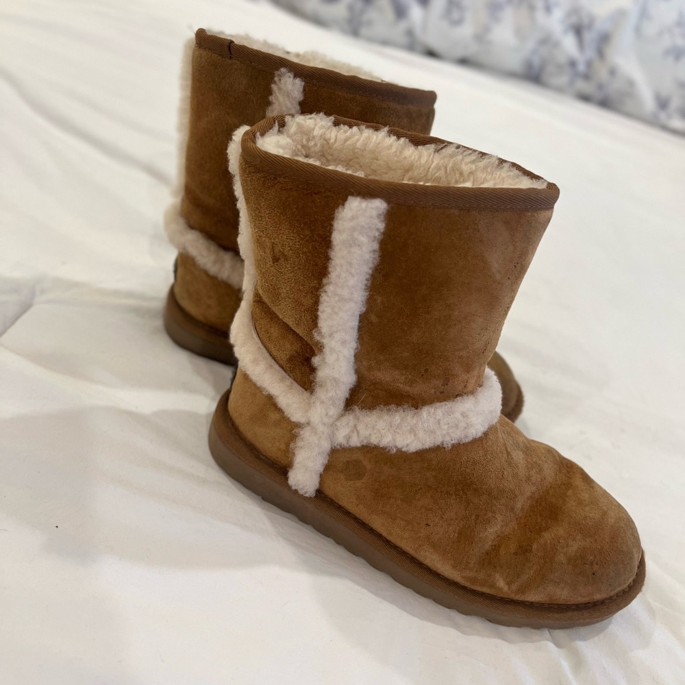 UGG Brown Boots with Sheepskin Lining and Pull-On Design